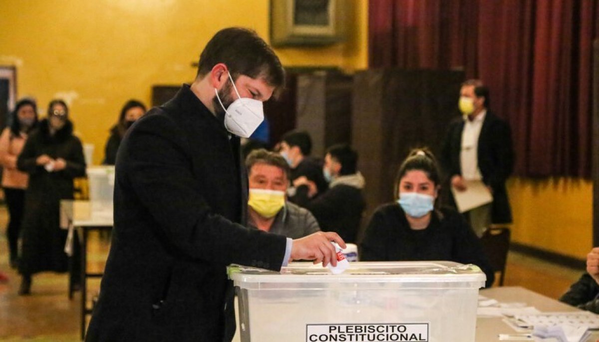 Presidente Boric emitió su voto en liceo de Punta Arenas: “Este es un ...