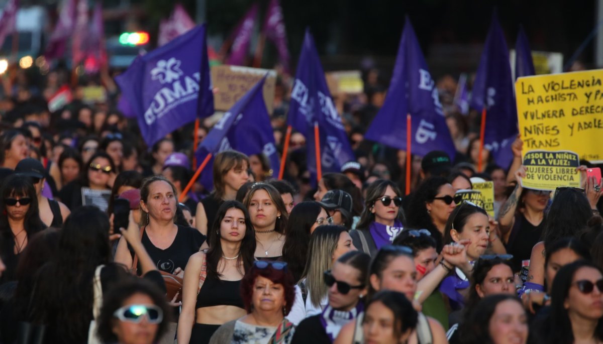 INE: Las mujeres destinan dos horas más que los hombres al trabajo no ...
