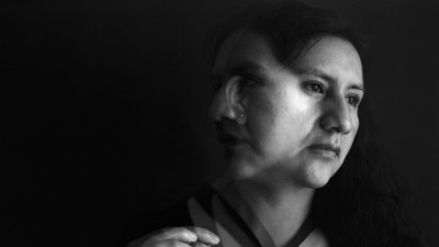 “Autorretrato Ciego”: La exposición que permite que personas con discapacidad visual puedan sentir imágenes