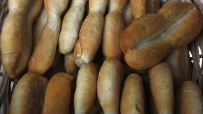 Académicos de la Usach buscan producir pan suplementado con vitamina D