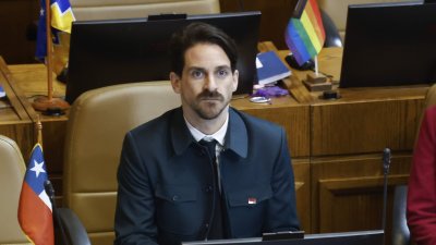 Gonzalo Winter donará su dieta parlamentaria a Bomberos durante la campaña presidencial