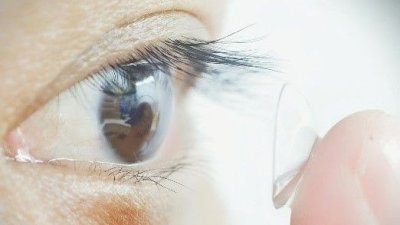 Científicos crean lentes de contacto que permiten ver en la oscuridad