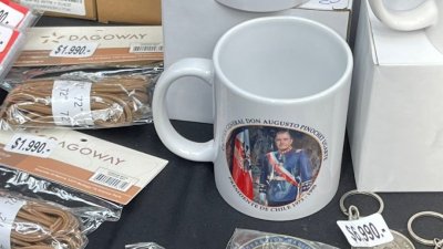 "Es impresentable": Diputado denunció venta de souvenirs de dictador Augusto Pinochet en la Escuela Militar