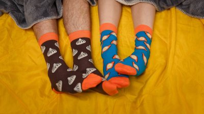 Dormir con calcetines: Una inofensiva práctica que puede generar graves problemas de salud