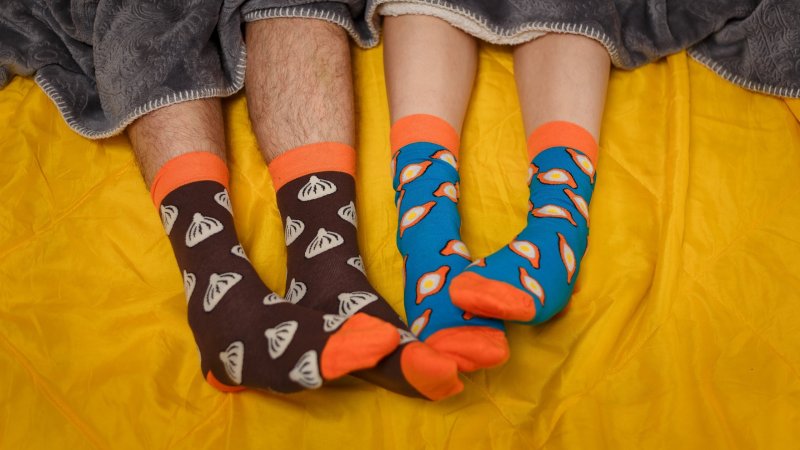 Dormir con calcetines: Una inofensiva práctica que puede generar graves problemas de salud