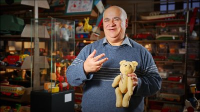 El rescate del patrimonio infantil del primer coleccionista de juguetes chilenos