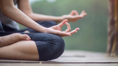 ¿Quieres practicar Yoga? Cinco puntos claves que deben considerar los principiantes