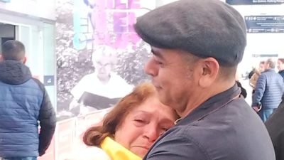 Tras separación forzosa en dictadura: Madre e hijo se reencontraron en Santiago después de 49 años