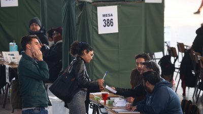 Avanza al Senado: Cámara Baja aprueba día libre para vocales de mesa