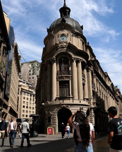 Proyecto busca convertir en centro comercial la histórica Bolsa de Comercio de Santiago