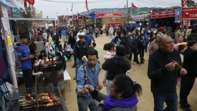 Fiestas Patrias 2025: Minsal advierte alta circulación viral por aglomeraciones