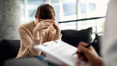 Consultas al chat de prevención del suicidio “Quédate” suben 70% en septiembre
