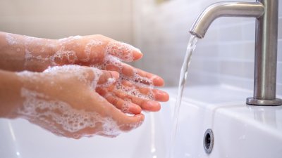 “No hay que hacerlo todo el tiempo pero sí en momentos claves”: Experta habla sobre el lavado de manos
