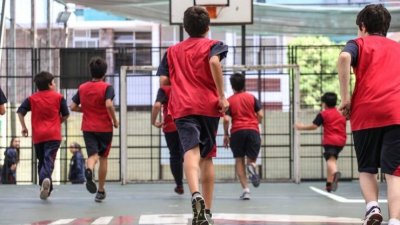 Especialista y ley de 60 minutos adicionales de actividad física en colegios: "Es una mejora en la salud de toda la población"