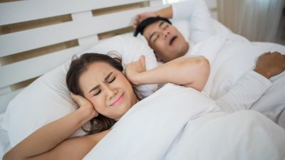 Ronquidos: El enemigo nocturno que pone a prueba la convivencia familiar