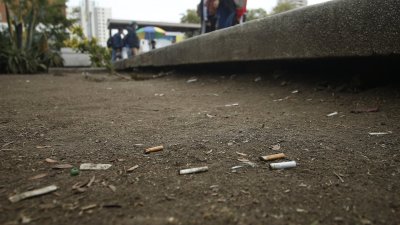 Multas de hasta $347.000: Ñuñoa lanzó "Cero Colillas" con partes de cortesía