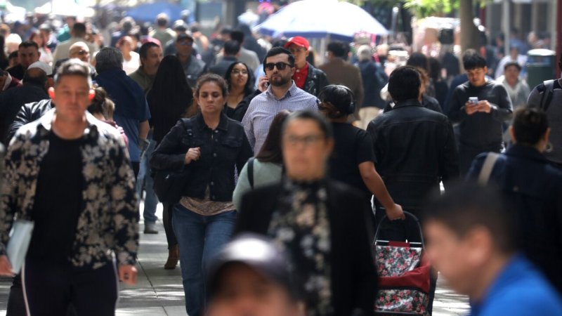 Economía: Casi la mitad de los hogares chilenos no logra llegar a fin de mes