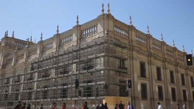 Municipalidad de Santiago paraliza obras de remodelación en La Moneda por no contar con permisos