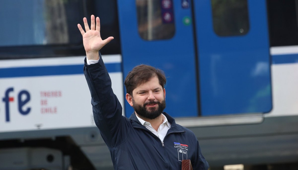 Presidente Boric ya está en Punta Arenas para votar en las elecciones ...
