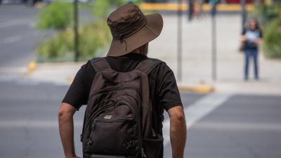 ¿Es cierto que usar ropa negra da más calor en el verano?