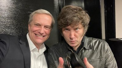 Historiador por diferencias económicas de Milei y Kast: "Es brutal meter un recorte de 6.000 millones de dólares en un país que tiene una inflación del 3%”