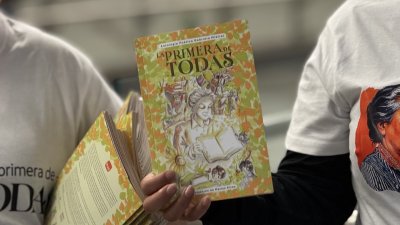 Regalarán 100 mil libros de Gabriela Mistral en metros y plazas de Chile