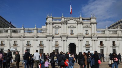 “Un biombo separaba los dos mundos”: Hija de Carlos Ibáñez del Campo recordó cómo fue la vida del último presidente que vivió en La Moneda