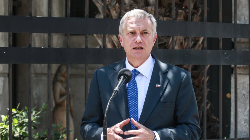 La voltereta de Kast sobre su renta presidencial: De la promesa de rebajar su sueldo a afirmar que el monto "es una norma legal"