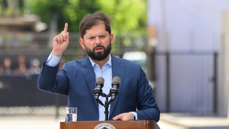 Presidente Boric condena ataque de EE.UU. en Venezuela: "Chile reafirma su adhesión a principios básicos del Derecho Internacional"