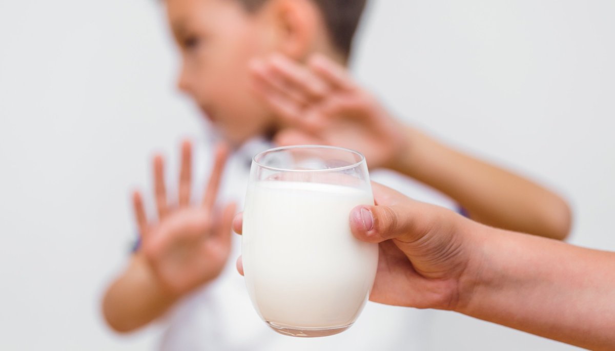 チリで生まれた少年少女の 1% が罹患しています: 牛乳タンパク質に対するアレルギーをどのように見分けるか?