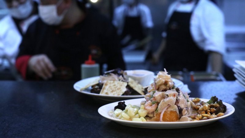 Informar calorías en restaurantes: La propuesta que abre debate sobre salud pública