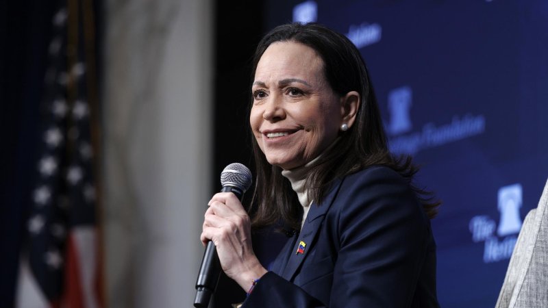 Tras entrega de medalla a Trump: El Instituto Nobel reiteró que sus premios son intransferibles