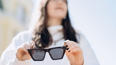 Lentes de sol informales: La falsa protección que aumenta el daño ocular