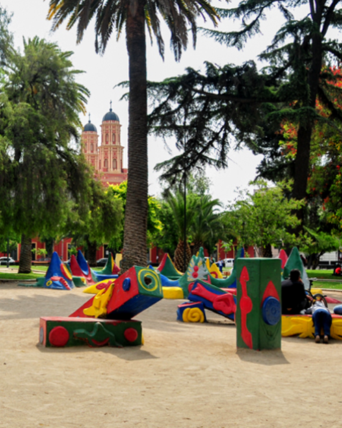 Plaza Brasil: Memoria urbana, arte y vida cultural que cumple 124 años en el corazón de Santiago