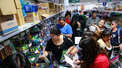 Cotizador del Sernac encontró diferencia de hasta 3.500% en precio de útiles y uniformes escolares