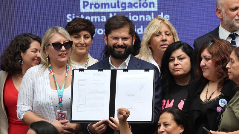 Presidente Boric promulgó ley que establece el Sistema Nacional de Apoyos y Cuidados
