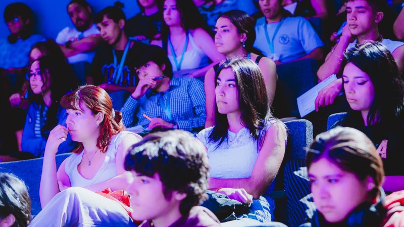 Cuando las jóvenes lideran la innovación: Cuatro historias que inspiran en el Día de la Mujer y la Niña en la Ciencia