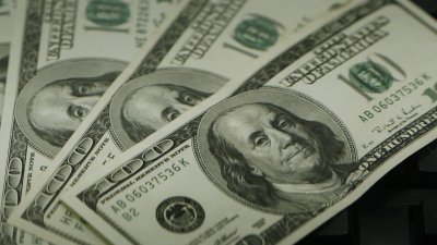 Debido al conflicto en el Medio Oriente: Dólar partió la semana superando los $920