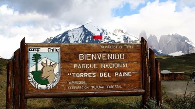 ¡Otra vez! Sorprenden al mismo turista extranjero fumando al interior de Torres del Paine