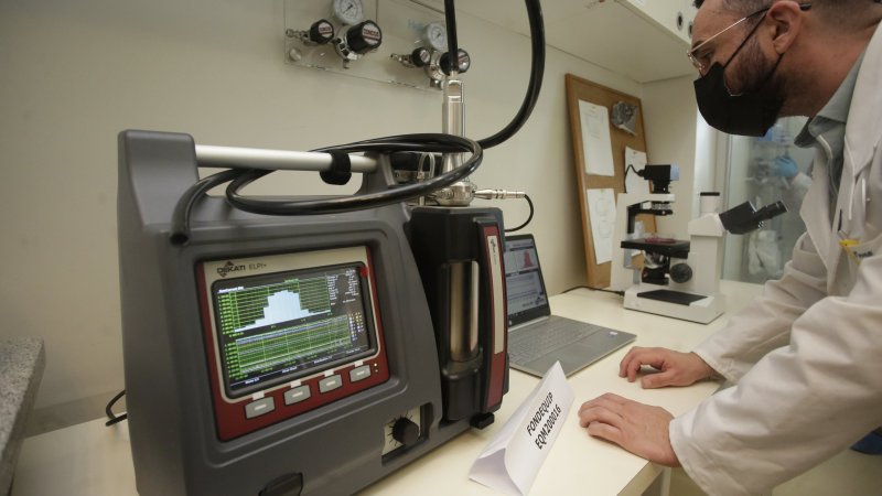 Ministra de Ciencia anuncia suspensión de becas de magíster y posdoctorado al extranjero