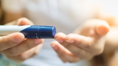 Hambre permanente, temblores y sudoración excesiva: Los síntomas y peligros de la hipoglucemia