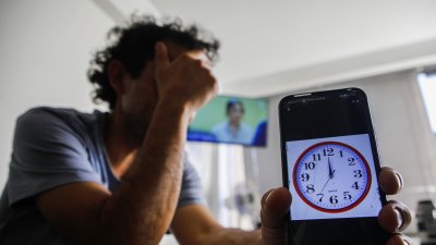 “Me deprime”: Cómo el cambio de hora afecta a las personas y por qué muchos sienten que se acabó el día
