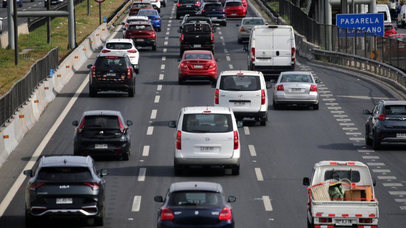 Semana Santa: Ministerio de Obras Públicas espera la salida de más de 450 mil vehículos de Santiago