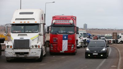 Podrían haber bloqueos: Camioneros de Tarapacá se movilizan por alza de combustibles
