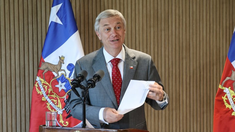 Contraloría dio 10 días a la Presidencia para responder por el almuerzo de Kast