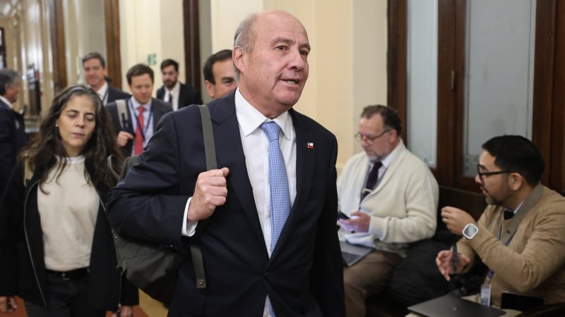 Proyecto de Reconstrucción: Ministro Quiroz señaló que incentivos tributarios no garantizarán nuevas contrataciones