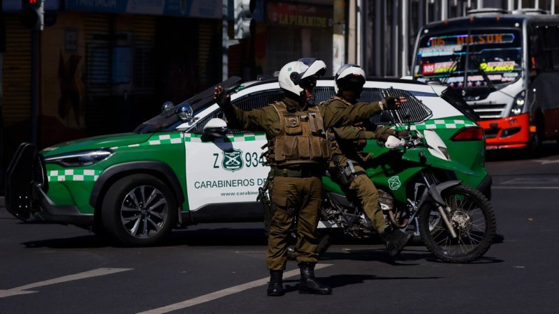Déficit policial: Cómo la caída sostenida en dotación de Carabineros tensiona la seguridad pública