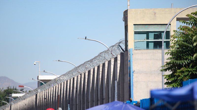 Ministro de Obras Públicas anunció búsqueda de recintos carcelarios fuera de áreas urbanas