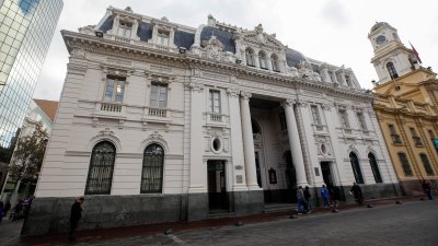 Correo Central recupera su histórica fachada y relanza el corazón patrimonial de Santiago
