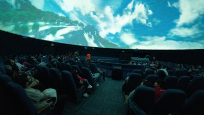 ¿Buscas panorama? Planetario Usach abre todos los fines de semana con películas y musicales inmersivos